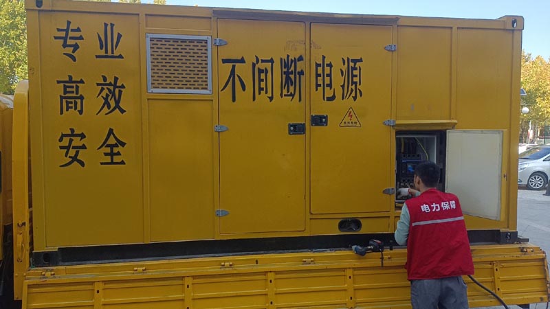宁武柴油发电机组和UPS电源配合使用时，如何避免切换过程中的电力中断？
